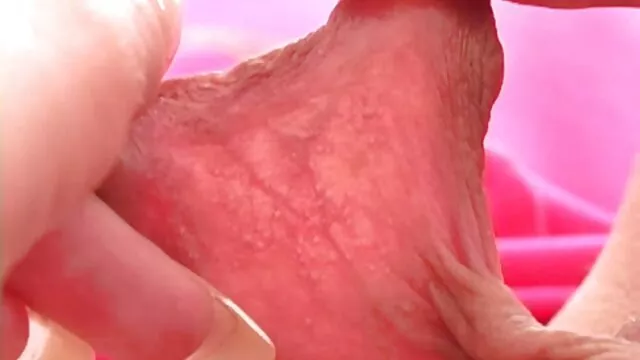 ママはちょうどこの男を狂わせるために点滅し、彼は彼女の足を撫でて、彼女が彼女のパンティーを引き裂いて、彼女のソフトコアの猫から黒い角を押 レズビアン av 無料