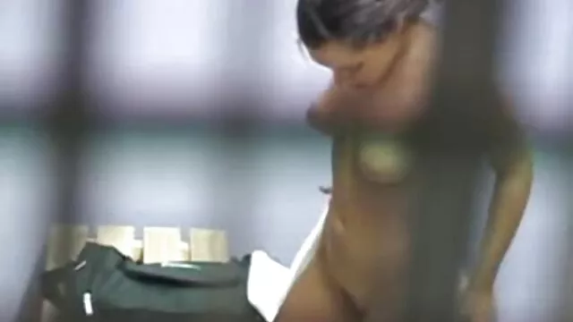 今夜のための非常にセクシーなミニチュアドレスで彼と一緒に幸せな男は、モンスターを魅力にのみ残っています,厚いコックとタイトな猫で触れるのは エロ レズビアン 動画