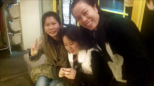同僚は非常に長い舌を持っており、膣とのファッションゲーム中に、あなたの友人は顔に彼女に触れました。 無料 無 修正 動画 レズビアン