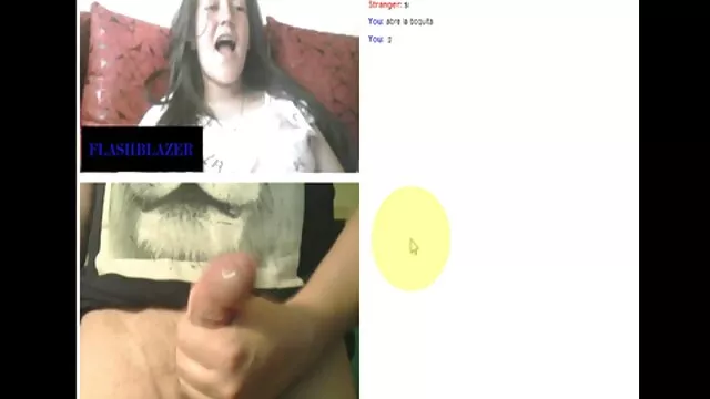 愚かな女性は鍵を失い、隣人に雨がコックを吸うのを待つように頼みます レズビアン 動画 無 修正