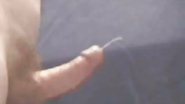 二つの薄いマトリョーシカ人形は、年上の男に与えられました,一つは見ながら、,友人の前で第二のクロール レズビアン の セックス 動画