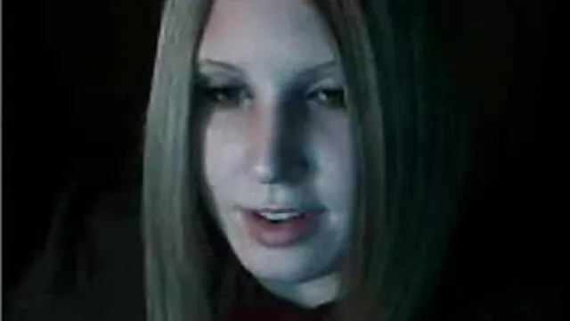 若いキャッチは彼女のお尻に肛門のジョークを持っており、彼女の眼鏡から冗談を得るために吸う、スクワットとくしゃみを余儀なくされています。 無料 アダルト レズビアン
