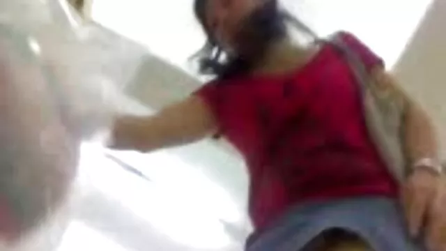 干し草の山で遊んでいる若い田舎の少年と男の子は濡れたディックを取得しようとしています。 レズビアン sex 動画