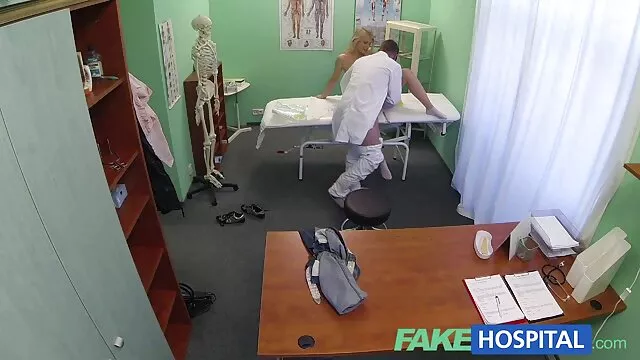 デリーからのモデルは、キャストで分析され、最高のロバのためのコンテストを通過した後、彼女は質の高い生活を持つことになります レズビアン セックス 無料