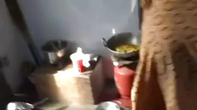 ビーチでジプシーカトゥナは、熱い髪で指で彼女の夫から浸透する義理の秘密のポンをfondles レズビアン エロ 動画