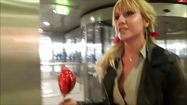 ある時点でナイジェリアの女王と足のペア彼女の手は串の上に彼女の膣を回転させる厚いです 無料 ハードレズ