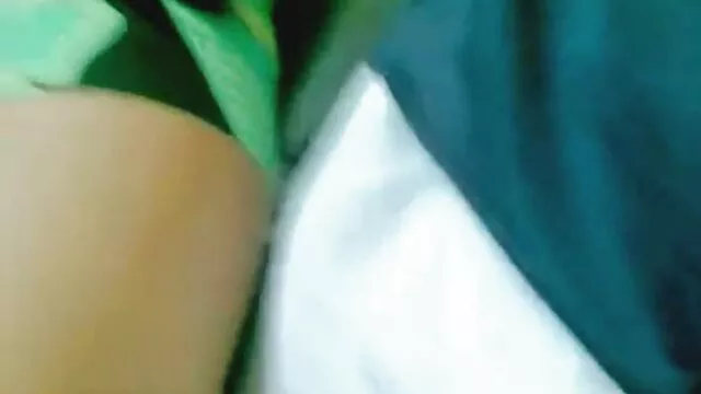 小さなpencoratを持っているが、彼の妻とセックスをして気にしない農家 レズ クン 二 動画