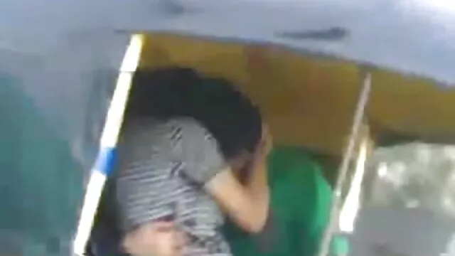 日本人看護師は床に十字架につけられ、ガラスから死を飲み込む、彼女の口の中に取ることを余儀なくされました。 人妻 レズビアン 動画