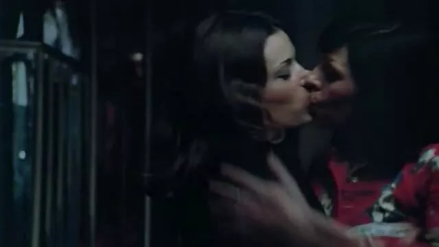 Dryuchitブラックエルダ淡い淡い黒、耳に彼の足を上げます レズビアン 動画 無 修正